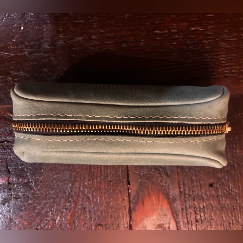 Portland Leather Cucumber Canoe (old style) with Gold Zipper